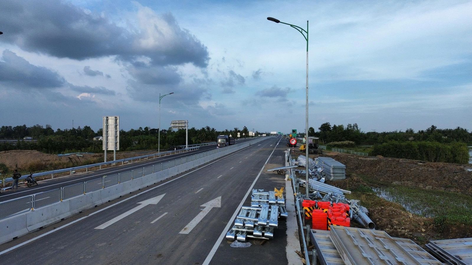 Điều chỉnh hợp đồng xây dựng khi giá vật liệu, xăng dầu biến động mạnh